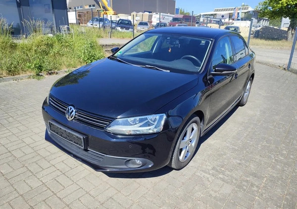 Volkswagen Jetta cena 27900 przebieg: 110800, rok produkcji 2011 z Sanok małe 121